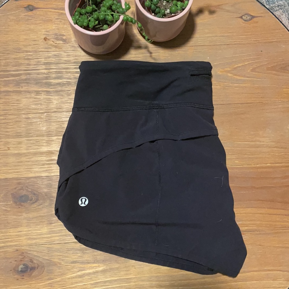 LULULEMON speed up shorts size 6 (4”)